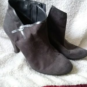 Grey heeled bootie